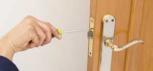 Affordable Locksmith Services Washington, DC 202-715-9856 - trunk-unlock-01